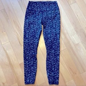 Varley Gray and black patterned high rise printed leggings size medium